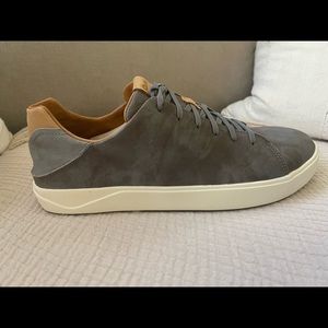BRAND NEW IN BOX OluKai Lae’Ahi Li ‘ili Charcoal Leather Sneakers